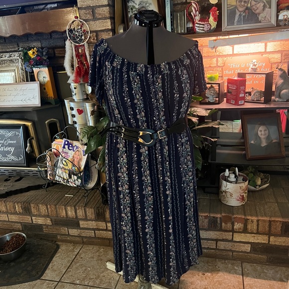 Off shoulder plus dress - Picture 1 of 4